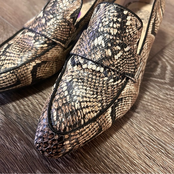 Vince Camuto Reptile heeled loafer 6.5 - Picture 3 of 10